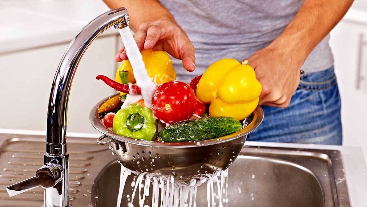 lavar las verduras para evitar la infestación de parásitos